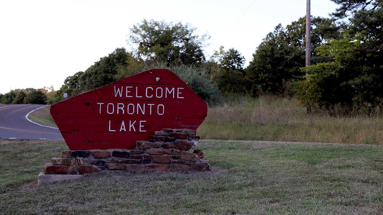 Toronto Lake Welcome Sign